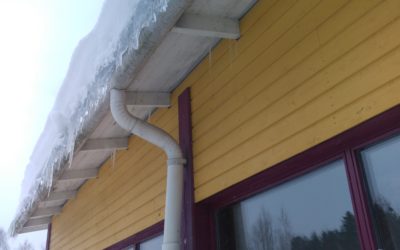 Rakennusten jääpadot uhkaavat rakenteita