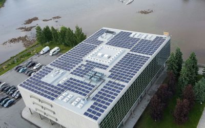 Oulun kaupungin pääkirjaston aurinkopaneeliurakka valmistui ongelmitta.